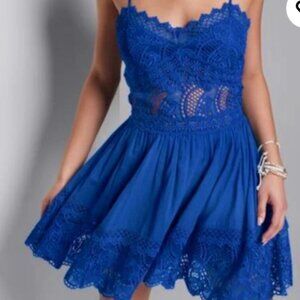 RARE Venus Royal Blue Lace Dress - women’s 8 - NWOT